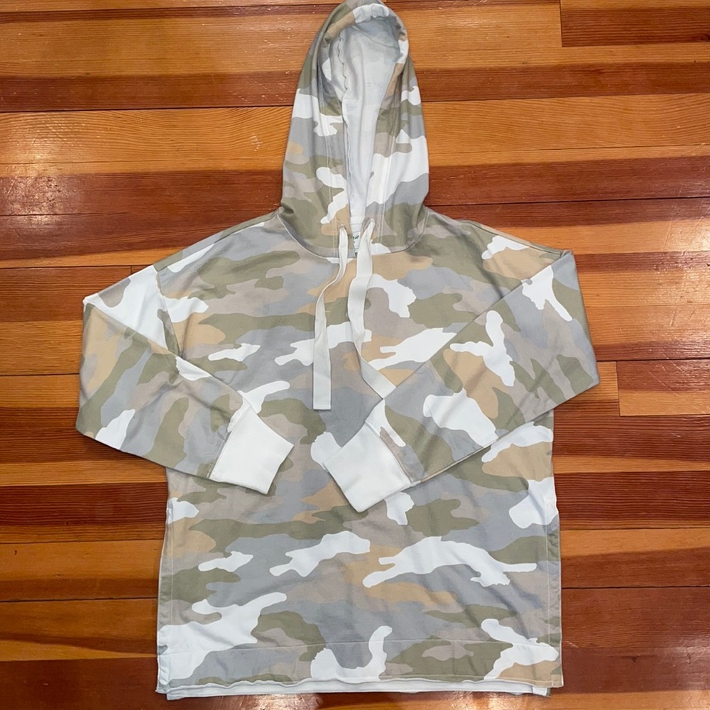 Camouflage aerie hoodie- never worn!!!